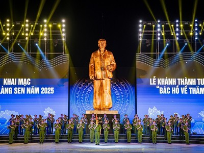 Lễ hội Làng Sen được tổ chức trọng thể vào tháng 5 hàng năm.