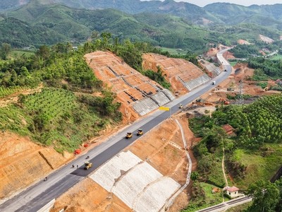 Thảm bê tông nhựa tại đoạn đầu tuyến KL99 là nhà cái cá cược trực tuyến hàng đầu tại châu Á Hữu Nghị - Chi Lăng.