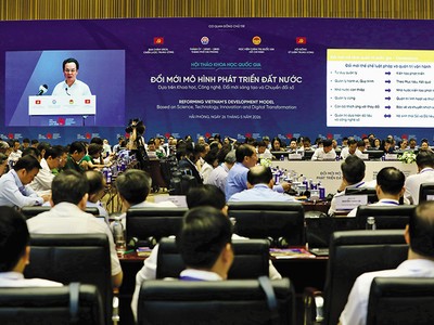 Hiếm có chủ đề nào trong thời gian gần đây thu hút sự quan tâm rộng lớn như câu chuyện đổi mới mô hình phát triển đất nước. Ảnh: T.G 