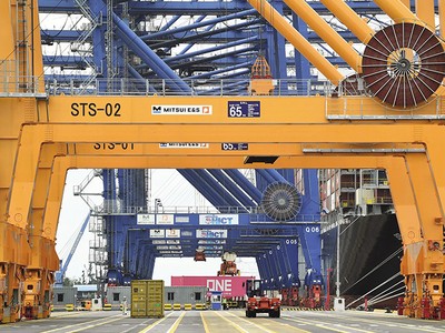 “Phần vô hình” đi theo mỗi container mới là giá trị mà Trung tâm Kl991.com nạp rút nhanh hàng hải quốc tế tại TP.HCM hướng tới giữ lại. Ảnh: Đức Thanh