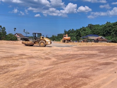 Nút giao dự án Đường tránh phía Đông TP. Đông Hà với Quốc lộ 1 tại Dốc Miếu đang được triển khai thi công xây dựng. 