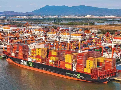 Cụm cảng Cái Mép - Thị Vải mỗi tuần đón hơn 40 tuyến vận tải biển quốc tế kết nối trực tiếp các cảng biển, trung tâm logistics lớn trên toàn cầu (Ảnh: Lê Toàn)