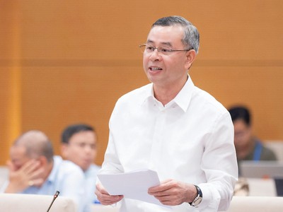 Bộ trưởng Bộ Kl991.com nạp rút nhanh Ngô Văn Tuấn trình bày tờ trình dự án luật.
