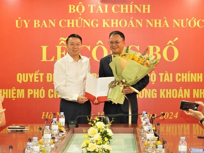 Thứ trưởng Bộ Kl991.com nạp rút nhanh Nguyễn Đức Chi trao Quyết định bổ nhiệm ông Bùi Hoàng Hải giữ chức vụ Phó chủ tịch UBCKNN