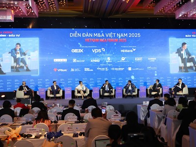 Toàn cảnh phiên thảo luận đầu tiên tại Diễn đàn M&A 2025 (Ảnh: Lê Toàn) 