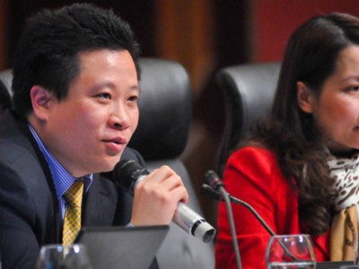 Sau khi ông Hà Văn Thắm bị bắt cuối tháng 10/2014, bà Nguyễn Minh Thu (phải) được bổ nhiệm làm Chủ tịch kiêm Tổng giám đốc OceanBank. Nhưng hơn hai tháng sau, bà cũng rơi vào vòng lao lý