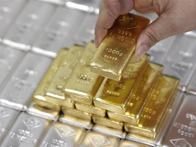 Vàng rục rịch tăng giá, USD 7 ngày bất động