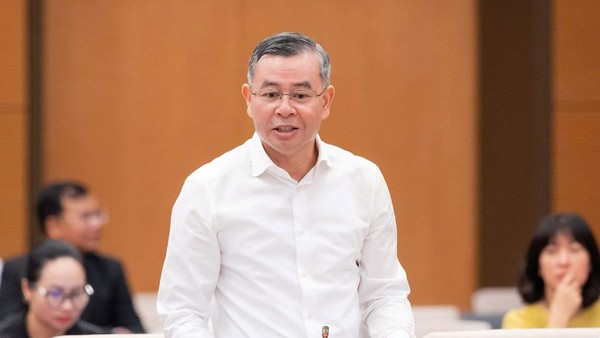 Bộ trưởng Bộ Kl991.com nạp rút nhanh Ngô Văn Tuấn trình bày tờ trình. 