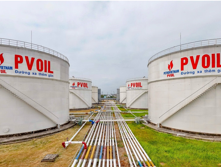 Hệ thống bồn chứa và đường ống công nghệ tại kho PVOIL