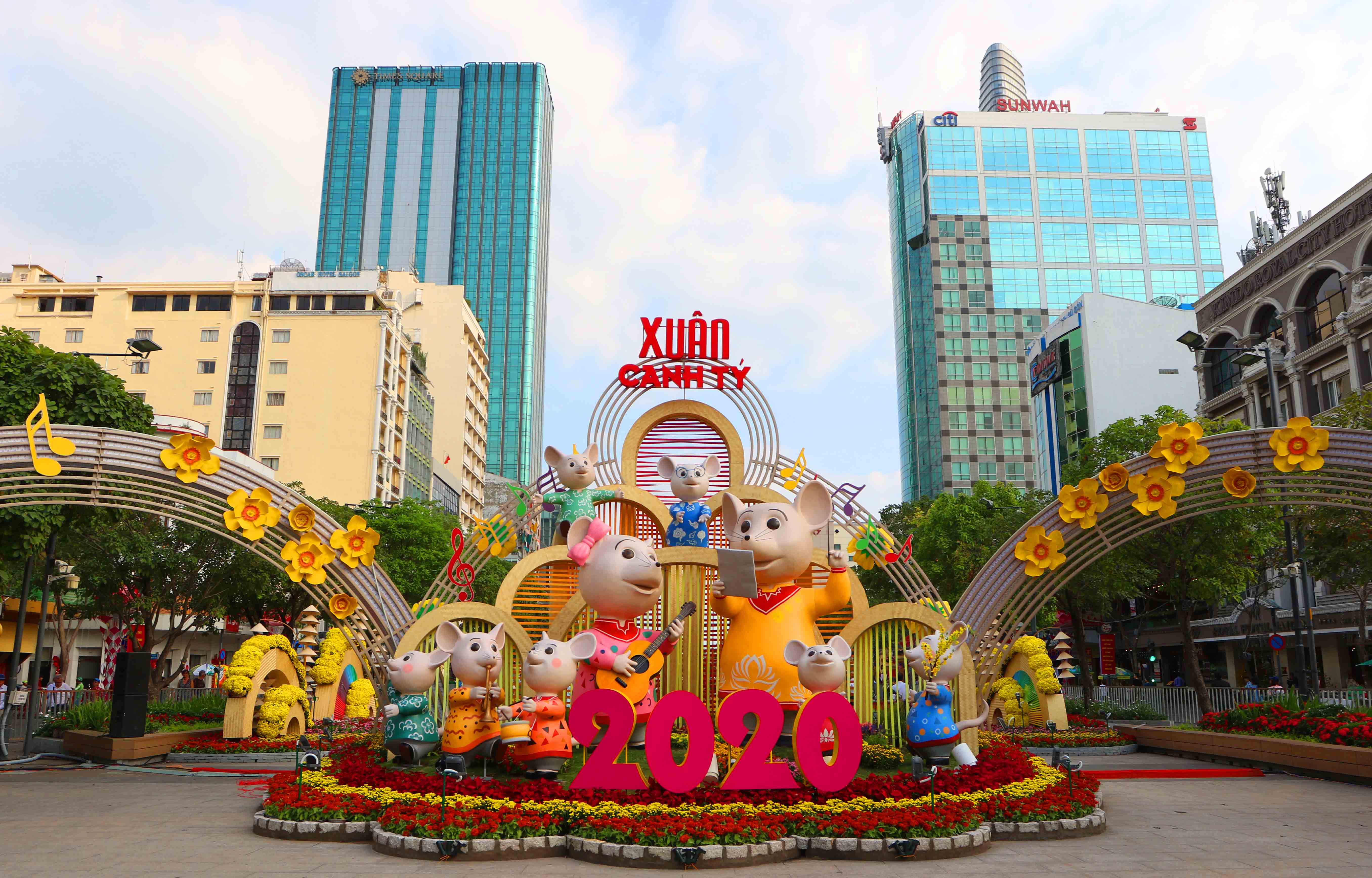 Xuân Canh Tý: Đường hoa Nguyễn Huệ rực rỡ ngày đón khách du Xuân