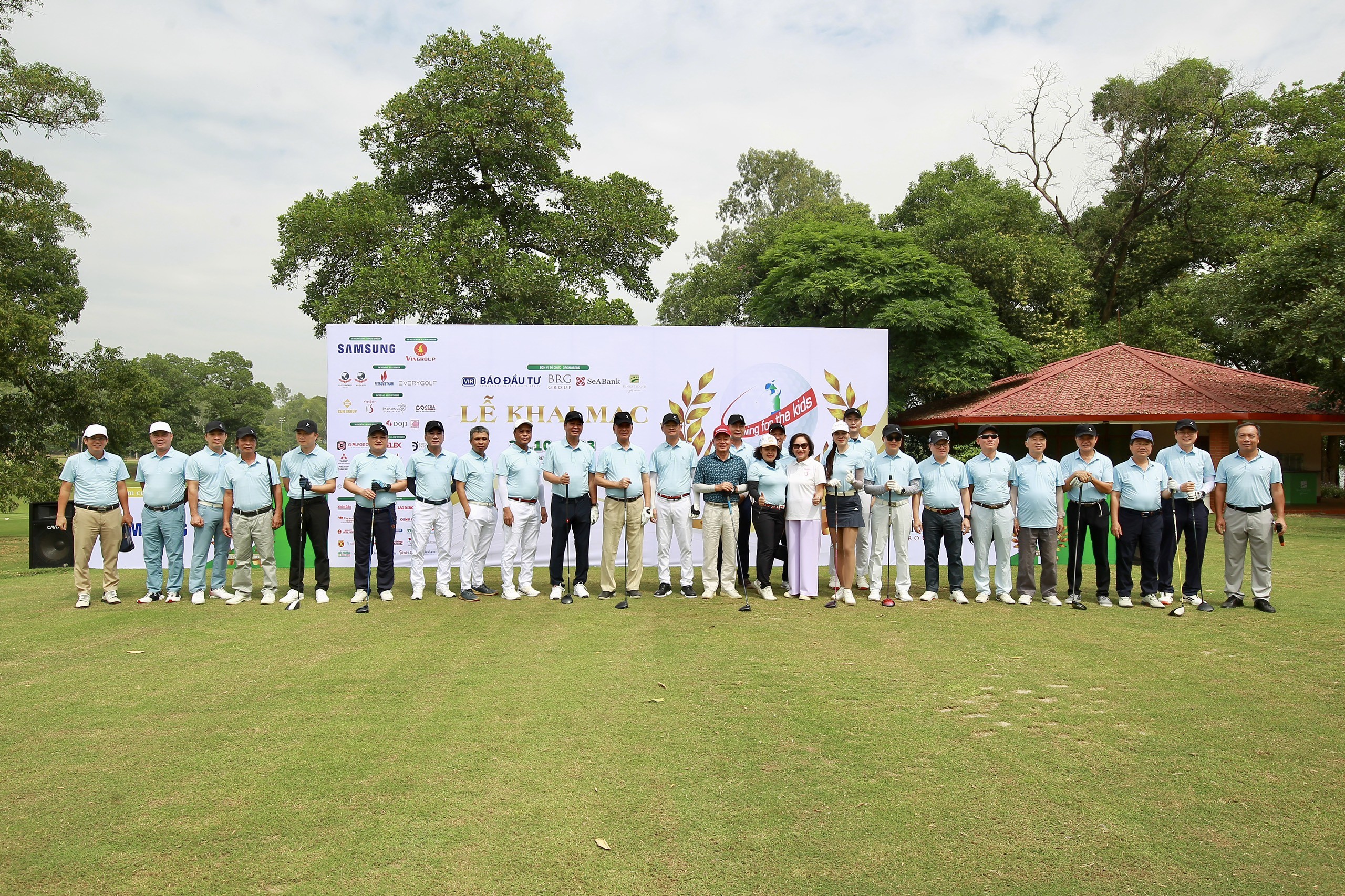 Lần thứ 16 Swing for the kids được tổ chức với sự đồng hành của nhiều nhà hảo tâm, những người bạn đồng hành cùng Báo Kl99ok phiên bản mới và giải đấu. Ảnh: Dũng Minh.