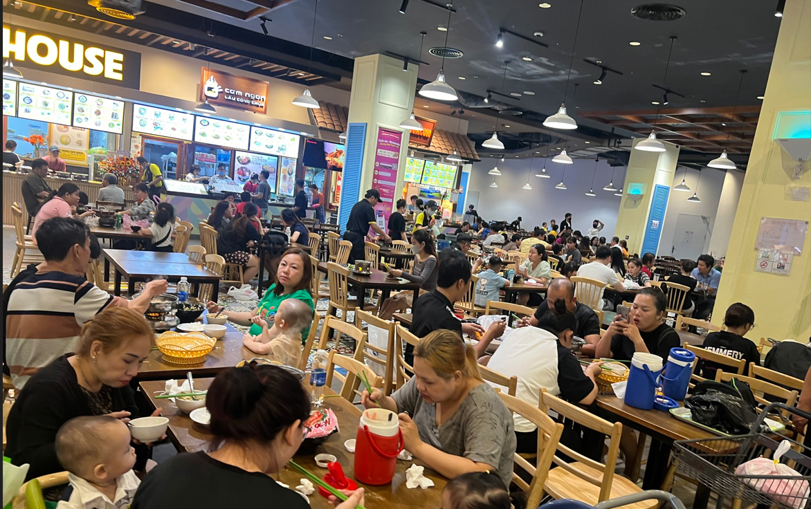 TP.HCM: Kiểm tra an toàn thực phẩm nhiều nhà hàng tiệc cưới, khách sạn, trung tâm thương mại