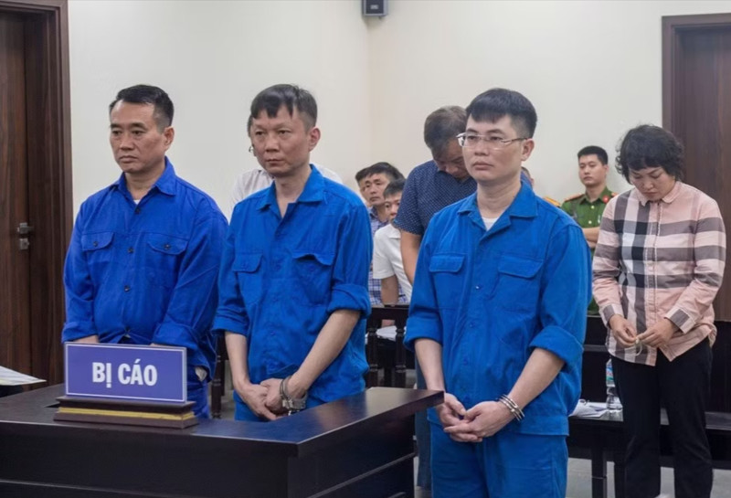 Hà Nội: Mở lại phiên tòa xét xử nhóm cựu cán bộ “bảo kê” vi phạm xây dựng
