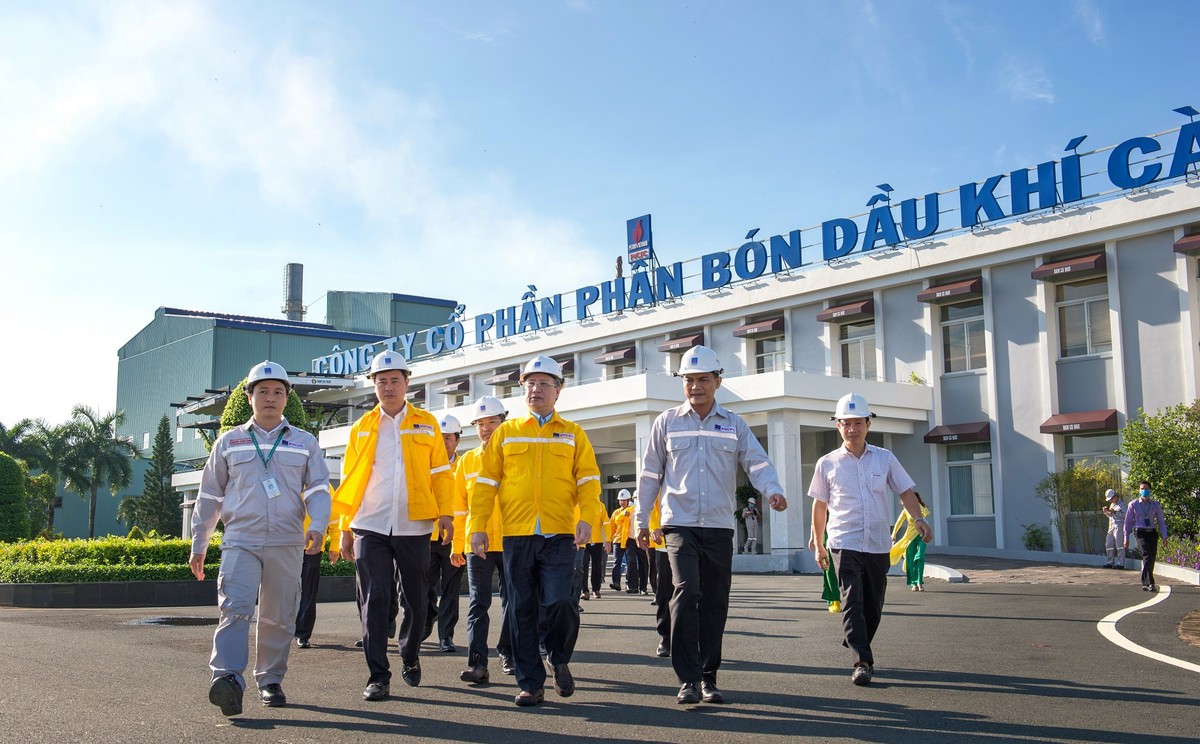 Ngành dầu khí: Bản lĩnh vượt qua thử thách ảnh 1