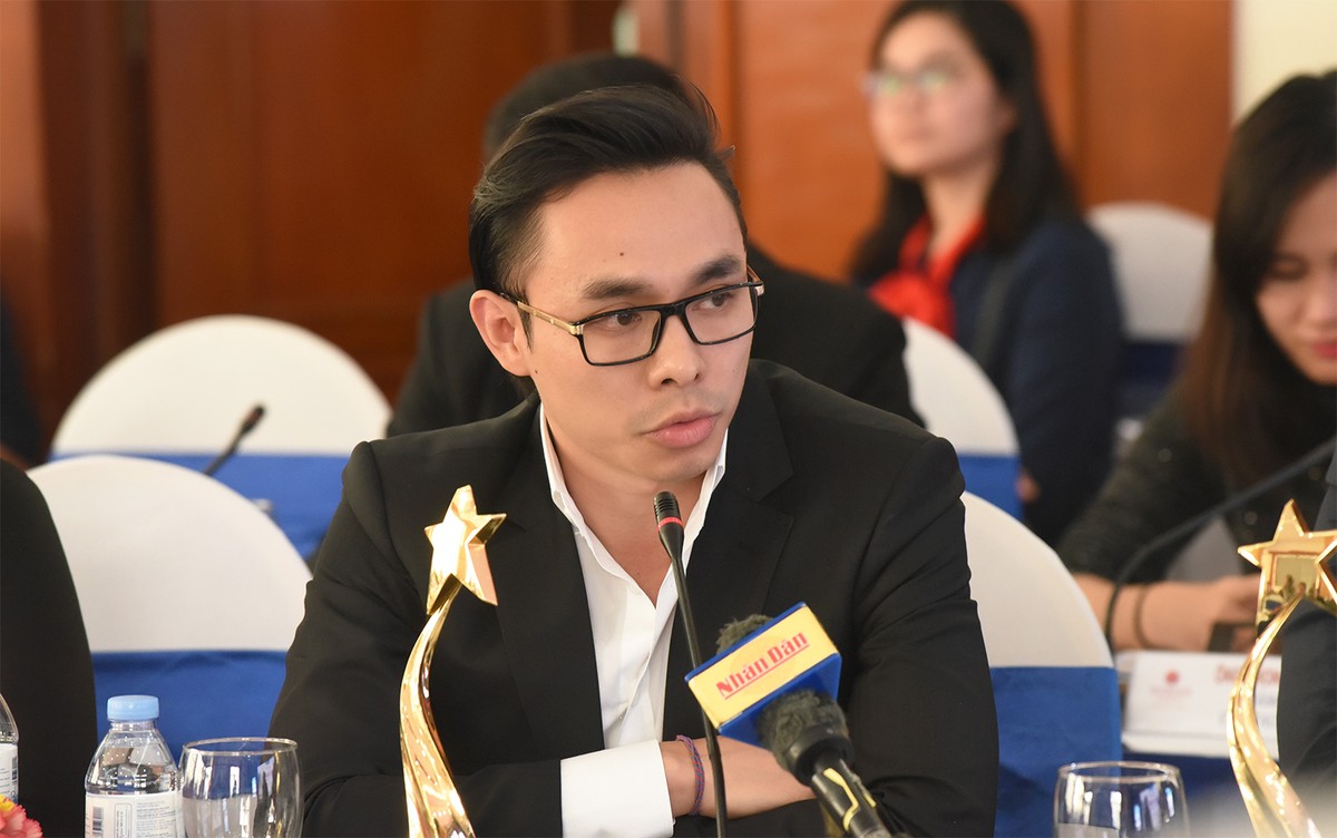 Vinh danh dự án dẫn đầu xu thế và tọa đàm “Nhận diện thị trường Web Tổng Nhà Cái 99Kl99 Giải Trí Bậc Nhất 2019“ ảnh 41