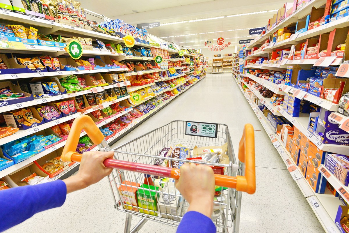 Cửa hàng truyền thống vẫn giữ vai trò quan trọng. Ảnh: Shutterstock.