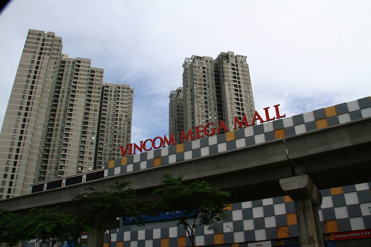 Hiện toàn tuyến metro số 1 đạt gần 76% khối lượng công việc và dự kiến cuối năm nay sẽ đạt 85%. TP.HCM kỳ vọng công trình này sẽ được đưa vào khai thác thương mại vào cuối năm 2021. Ảnh: Thành Nguyễn.