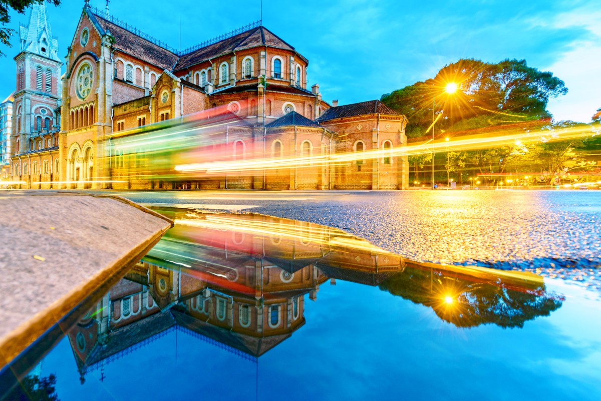 Nhà thờ Đức Bà Sài Gòn, điểm đến tham quan quen thuộc của du khách. Ảnh: Shutterstock.