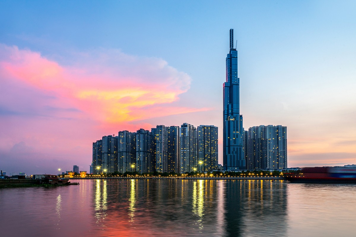 Đô thị soi bóng sông ở TP.HCM. Ảnh: Shutterstock.