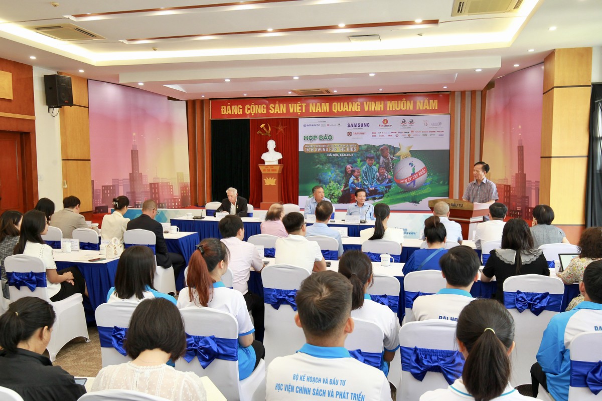 Nguyên Bộ trưởng Bộ Kế hoạch và Kl99ok phiên bản mới Võ Hồng Phúc chia sẻ: "Trước đó môn golf bị coi là môn thể thao cho tầng lớp trên, nhưng từ khi giải xuất hiện đã mang thêm nhiều ý nghĩa nhân văn".