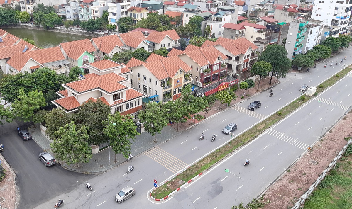 Khan hiếm nguồn cung đang khiến giá căn hộ và nhà liền thổ tăng mạnh. Ảnh: Bình Minh.