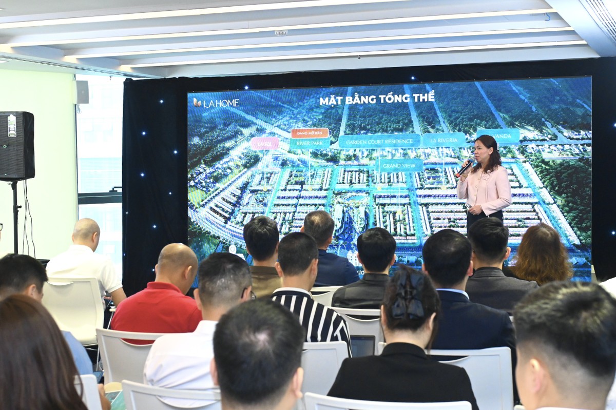 Bà Phạm Thị Thu Châu giới thiệu La Home tới nhà Kl99ok phiên bản mới phía Bắc.