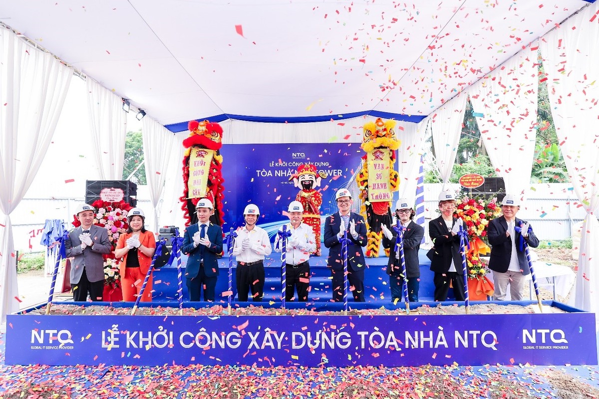 Đại diện ban lãnh đạo NTQ, chủ Kl99ok phiên bản mới dự án cùng các cấp bộ, ban, ngành chính quyền tại lễ động thổ.