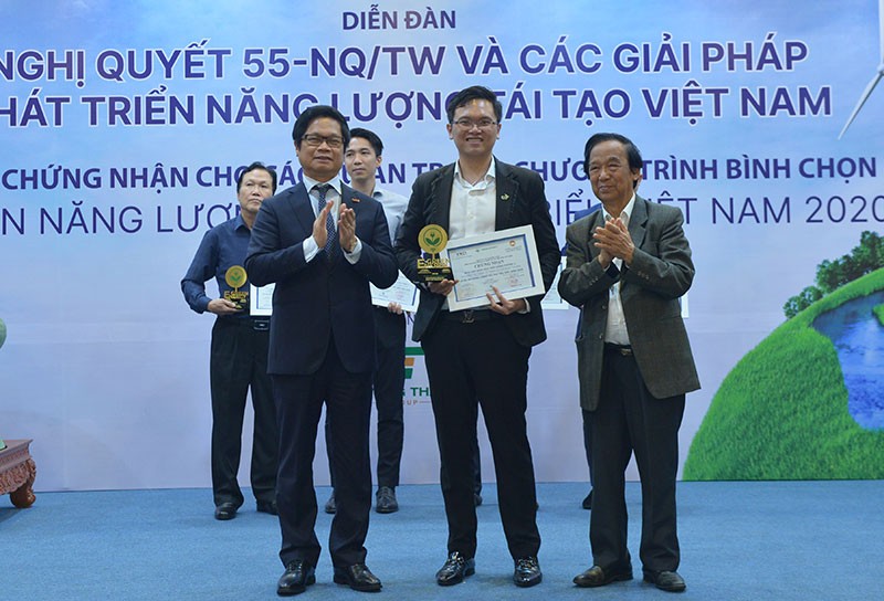 Hệ thống điện năng lượng mặt trời mái nhà De Heus Đồng Nai, 962.37 kWp do Công ty cổ phần Năng lượng TTC thi công lắp đặt nhận Chứng nhận “Dự án năng lượng tái tạo tiêu biểu Việt Nam năm 2020”