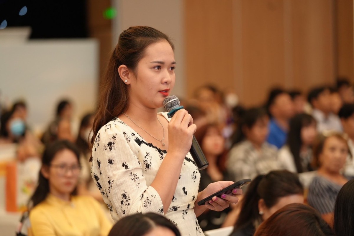 Trang Chủ KL99Com Số 1 Link Đăng Ký KL999 chất vấn tại ĐHCĐ HDBank sáng ngày 26/4. Ảnh: TP