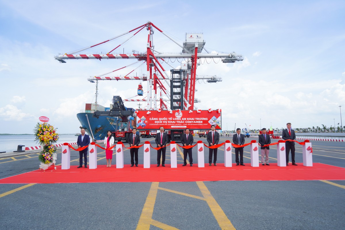 Nghi thức cắt băng Khai trương Cổng Container tại Cảng Quốc tế Long An.