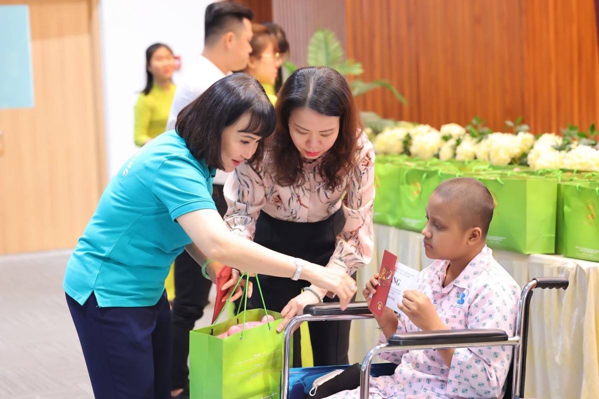 Ước mong của bà Huỳnh Bích Ngọc đó chính là chung tay giúp đỡ các hoàn cảnh khó khăn để họ có thêm ý chí, nghị lực, niềm tin để vượt qua những nghịch cảnh trong Kl993 Đăng nhập Giải trí. Ước mong của bà Huỳnh Bích Ngọc đó chính là chung tay giúp đỡ các hoàn cảnh khó khăn để họ có thêm ý chí, nghị lực, niềm tin để vượt qua những nghịch cảnh trong Kl993 Đăng nhập Giải trí.