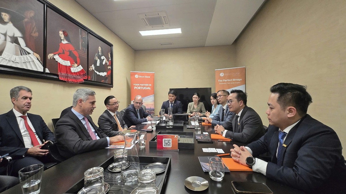 Đại diện Lãnh đạo Nam A Bank làm việc cùng đại diện Link Vào Nhà Cái KL99 COM Tặng +199k Bison Bank.