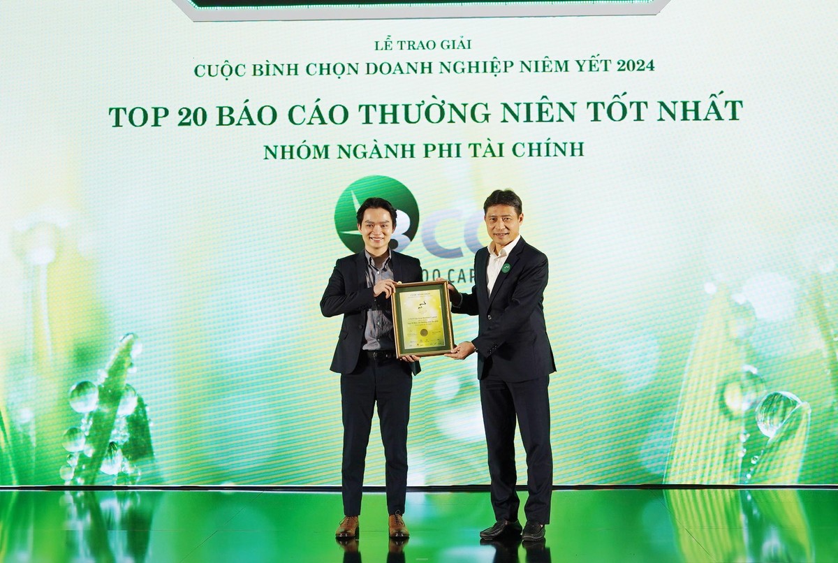 Đại diện Công ty cổ phần Bamboo Capital nhận giải BCTN tốt nhất năm 2024 nhóm ngành phi Kl991.com nạp rút nhanh