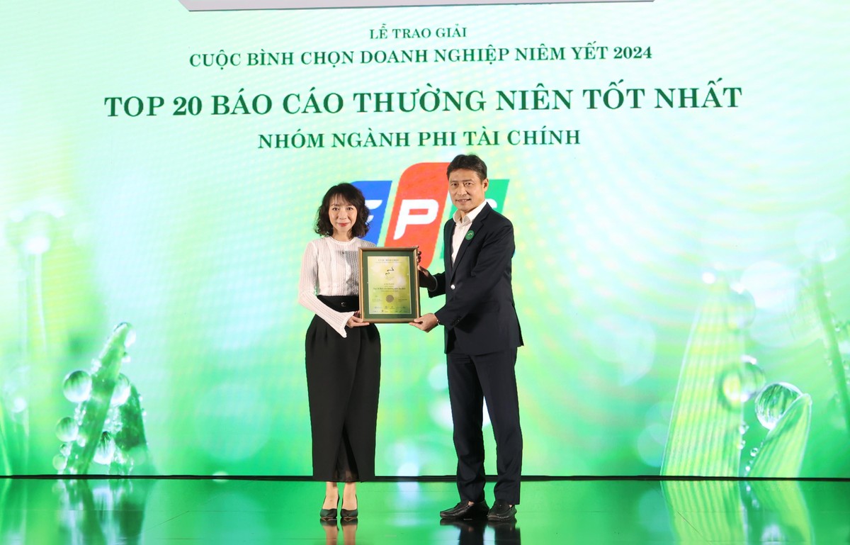 Đại diện Công ty cổ phần FPT nhận giải BCTN tốt nhất năm 2024 nhóm ngành phi Kl991.com nạp rút nhanh