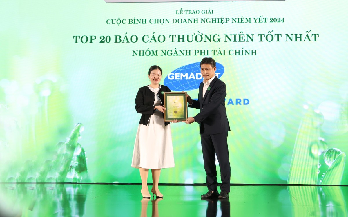 Ông Nguyễn Tuấn Anh, Phó tổng giám đốc, Sở Giao dịch 99Kl99 link đăng nhập Hà Nội trao giải cho đại diện CTCP Gemadept trong Top 20 các Kl991.com World Cup 2026 Chính Thức có BCTN tốt nhất 2024 nhóm ngành phi Kl991.com nạp rút nhanh