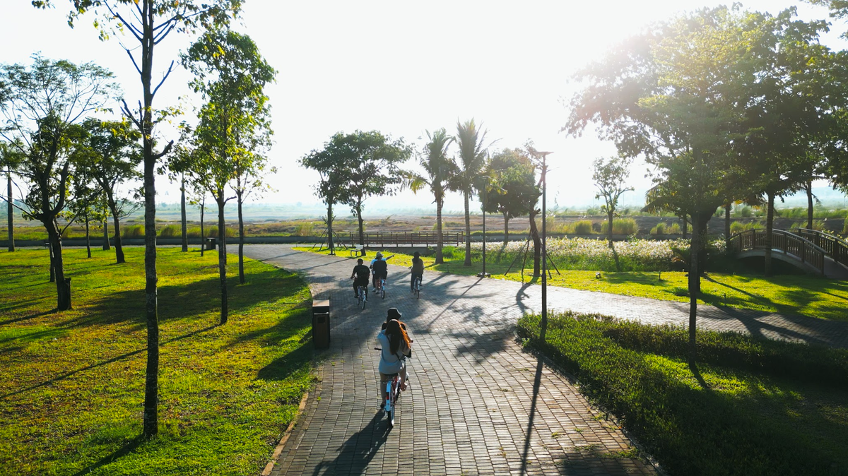 Khu đô thị Waterpoint 355ha, đô thị Nam Long đã có một quy hoạch tiên tiến, tách riêng làn đường đi bộ, làn đường xe đạp và làn đường di chuyển thông thường.