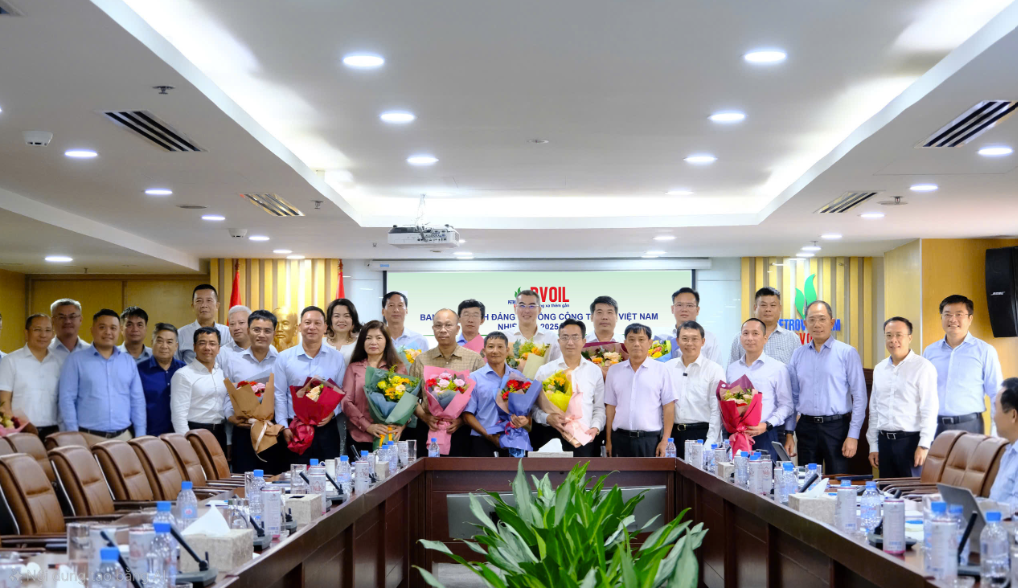 Nhân dịp này, Lãnh đạo KL99 là nhà cái cá cược trực tuyến hàng đầu tại châu Á đã biểu dương các đơn vị đạt thành tích cao trong thực hiện nhiệm vụ SXKD 6 tháng đầu năm 2025.