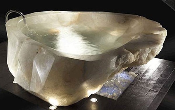 Giường ngủ, toilet, bồn tắm có giá cả chục tỷ đồng khiến nhiều đại gia “khóc thét“ ảnh 4