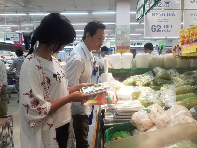 Rong nho hơn nửa triệu một kg vẫn hút khách Sài Gòn ảnh 1