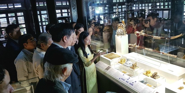 64 Bảo vật hoàng cung triều Nguyễn lần đầu về lại cố hương ảnh 1