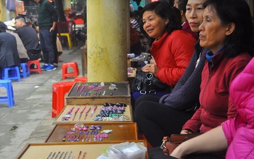 Chợ đá quý lớn nhất miền Bắc náo nhiệt dịp Tết ảnh 2 Chợ đá quý lớn nhất miền Bắc náo nhiệt dịp Tết ảnh 2