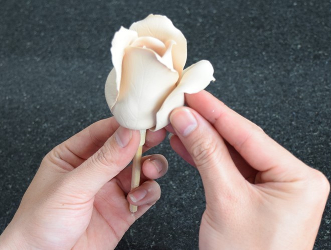 Hoa hồng sứ - quà tặng độc đáo cho dịp 8/3 ảnh 3 Hoa hồng sứ - quà tặng độc đáo cho dịp 8/3 ảnh 3