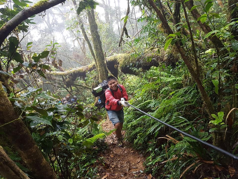 Trekking trên "nóc nhà Tây Nguyên" Bidoup ảnh 6