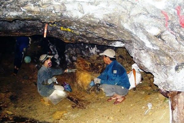 Vào hang mót vàng tại mỏ Bồng Miêu, mỗi ngày gom được 1 cây ảnh 2