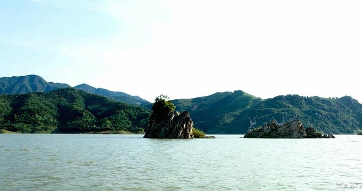Thung Nai – điểm hẹn lý tưởng mùa hè ảnh 2