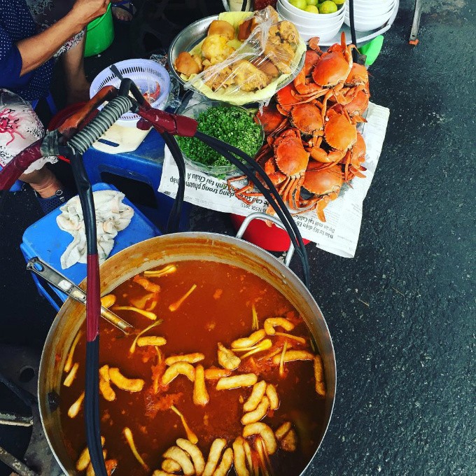 Bát bánh canh hơn 200.000 đồng 'huyền thoại' ở Sài Gòn ảnh 1