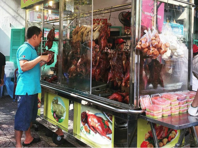 Bát bánh canh hơn 200.000 đồng 'huyền thoại' ở Sài Gòn ảnh 6