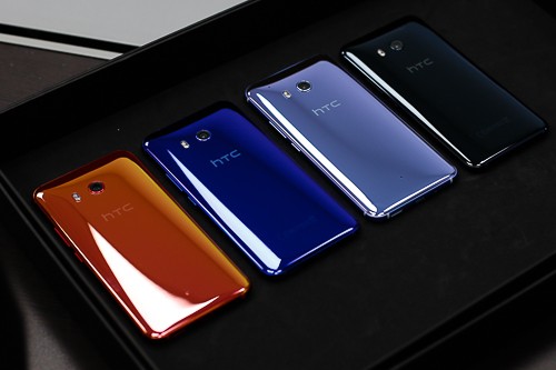 HTC ra mắt smartphone U11 vỏ đổi màu, cảm ứng cạnh viền ảnh 4