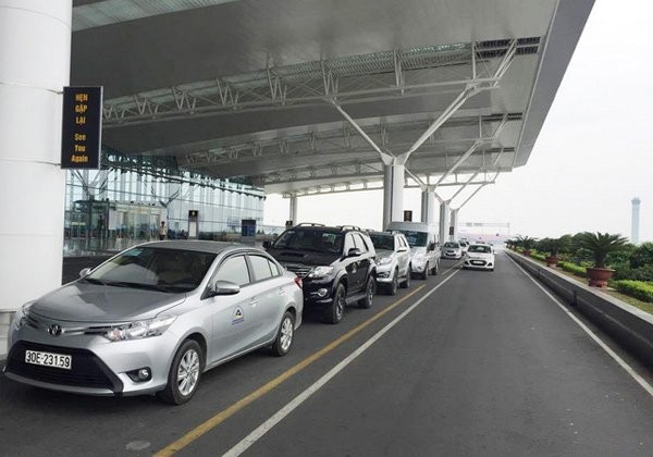 Đi Nội Bài chỉ 150.000 đồng: Các hãng xe đang tự dìm nhau tới chỗ “chết“ ảnh 1