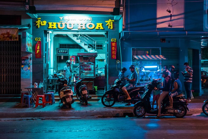 Đêm Việt Nam 'diệu kỳ' trong mắt khách Tây ảnh 1